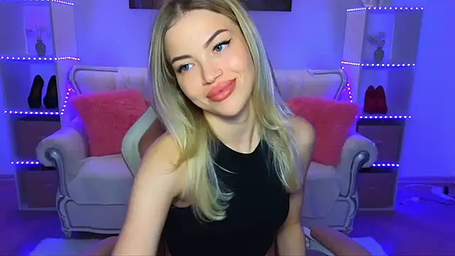 Snapshot of EmmyMills chatting on 10/23/25, 09:24 EmmyMills online show from 10/23/25, 09:24