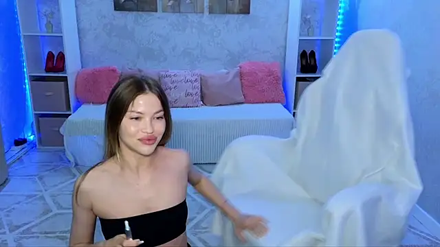 EmmyMills online show from 06/25/26, 11:31