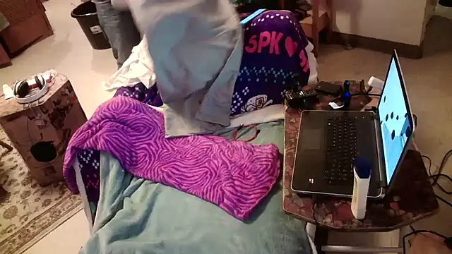 Snapshot of Mic_Oxinner chatting on 01/15/25, 12:25 Mic Oxinner online show from 01/15/25, 12:25