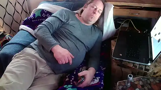 Snapshot of Mic_Oxinner chatting on 01/16/25, 05:23 Mic Oxinner online show from 01/16/25, 05:23