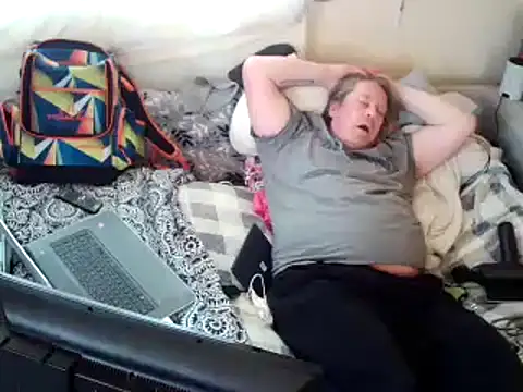 Snapshot of Mic_Oxinner chatting on 01/19/25, 04:46 Mic Oxinner online show from 01/19/25, 04:46