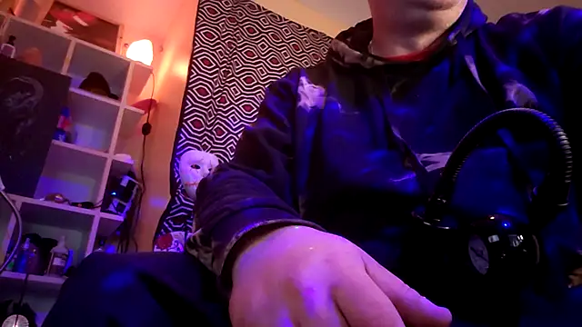 Snapshot of Mic_Oxinner chatting on 10/02/25, 09:05 Mic Oxinner online show from 10/02/25, 09:05