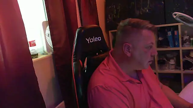 Snapshot of Mic_Oxinner chatting on 10/04/25, 09:24 Mic Oxinner online show from 10/04/25, 09:24