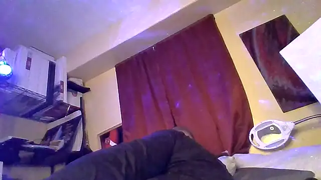 Snapshot of Mic_Oxinner chatting on 10/10/25, 09:08 Mic Oxinner online show from 10/10/25, 09:08