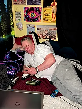 Snapshot of Mic_Oxinner chatting on 05/20/26, 10:54 Mic Oxinner online show from 05/20/26, 10:54