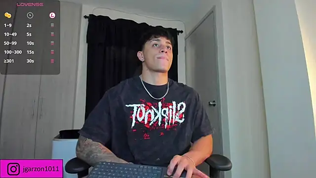 Snapshot of _joansoto chatting on 12/18/24, 02:28  joansoto online show from 12/18/24, 02:28