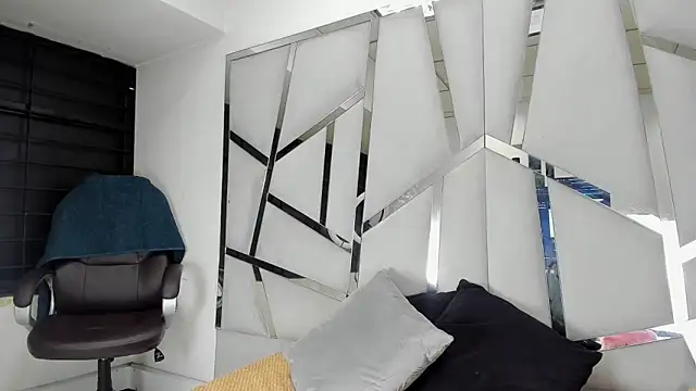 Catherinee69 x online show from 06/06/26, 04:28