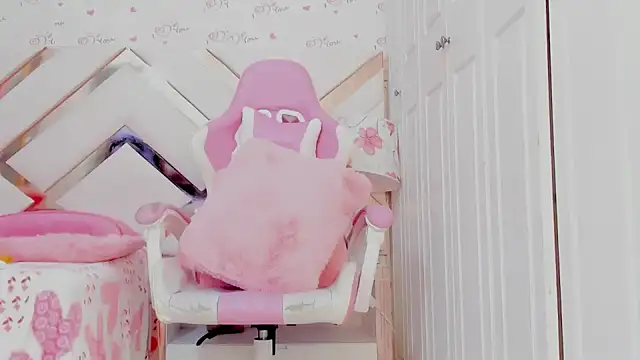 Snapshot of BriggitteEbonny chatting on 12/17/24, 11:49 BriggitteEbonny online show from 12/17/24, 11:49