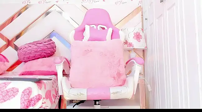 Snapshot of BriggitteEbonny chatting on 12/23/24, 06:00 BriggitteEbonny online show from 12/23/24, 06:00