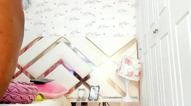 Snapshot of BriggitteEbonny chatting on 01/01/25, 12:43 BriggitteEbonny online show from 01/01/25, 12:43