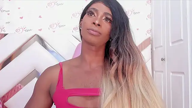 Snapshot of BriggitteEbonny chatting on 03/14/25, 09:10 BriggitteEbonny online show from 03/14/25, 09:10