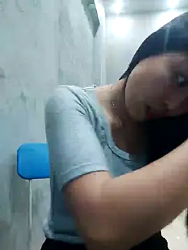 Snapshot of Lien-Yeu chatting on 02/21/25, 06:18 Lien-Yeu online show from 02/21/25, 06:18