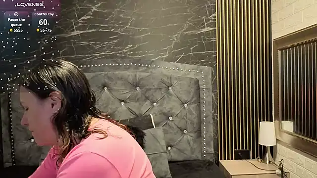 charlotte  G online show from 11/23/25, 08:47