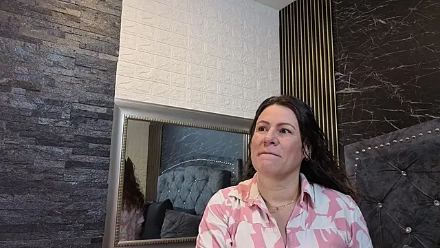 Snapshot of charlotte__G chatting on 06/06/26, 11:48 charlotte G online show from 06/06/26, 11:48