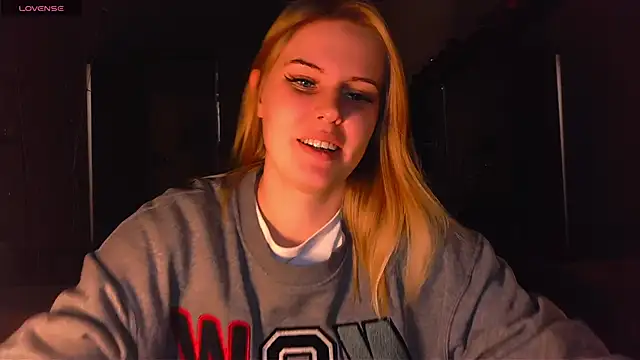 VoluptuousDreams online show from 02/02/25, 07:04