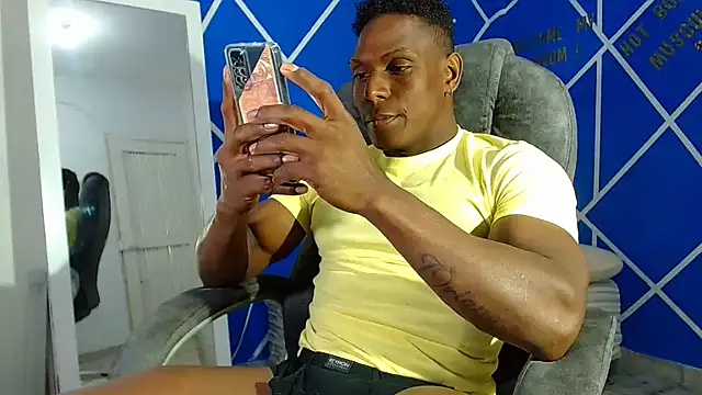 Snapshot of alexander_megan chatting on 02/02/25, 01:34 alexander megan online show from 02/02/25, 01:34