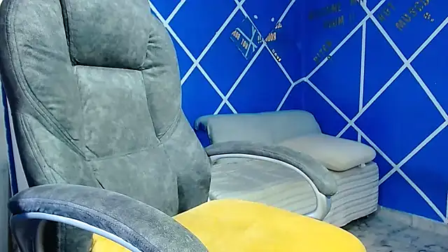 Snapshot of alexander_megan chatting on 02/18/25, 04:04 alexander megan online show from 02/18/25, 04:04