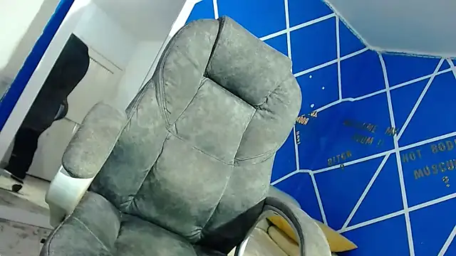 Snapshot of alexander_megan chatting on 09/18/25, 10:39 alexander megan online show from 09/18/25, 10:39