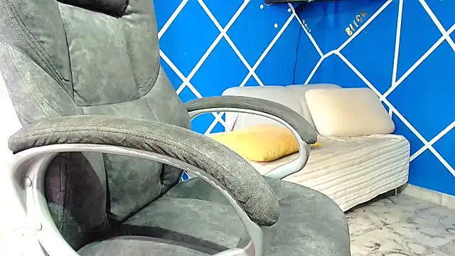 Snapshot of alexander_megan chatting on 10/30/25, 02:51 alexander megan online show from 10/30/25, 02:51