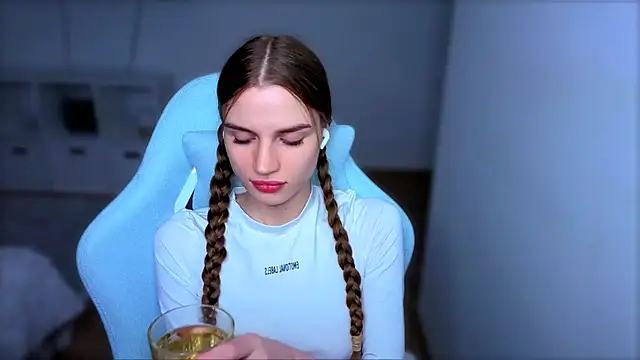 StellaLawless online show from 09/23/25, 09:07