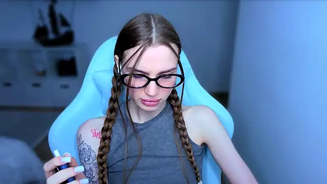 StellaLawless online show from 10/11/25, 12:15