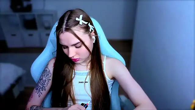 StellaLawless online show from 11/18/25, 07:40