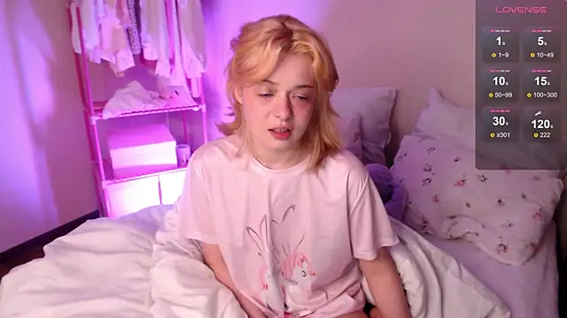 KatieMelone online show from 11/11/25, 01:49