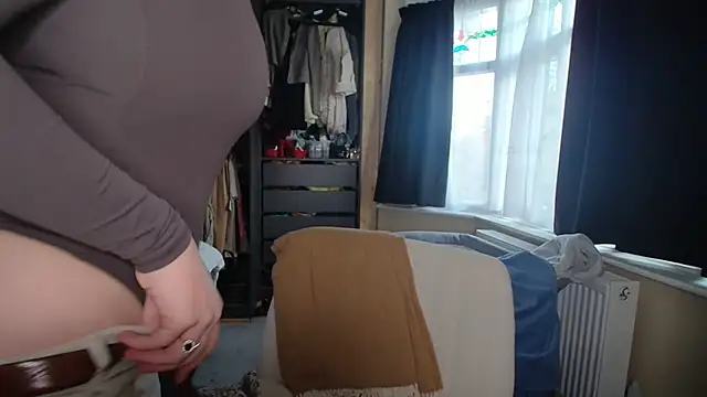 Bustyjessicalouu online show from 10/24/25, 02:46