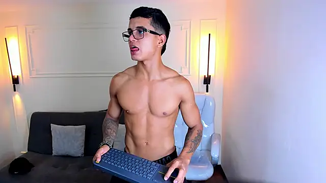 Paradise boy s online show from 09/29/25, 10:47