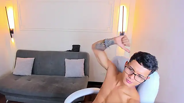 Paradise boy s online show from 01/06/26, 05:16