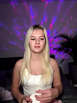 Snapshot of Allylove03 chatting on 12/05/24, 05:26 Allylove03 online show from 12/05/24, 05:26