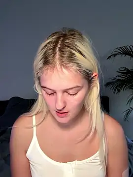 Snapshot of Allylove03 chatting on 12/08/24, 04:50 Allylove03 online show from 12/08/24, 04:50