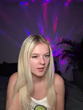 Snapshot of Allylove03 chatting on 12/22/24, 05:01 Allylove03 online show from 12/22/24, 05:01