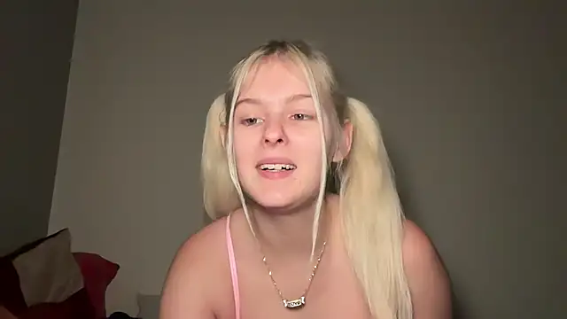 Snapshot of Allylove03 chatting on 02/17/25, 06:59 Allylove03 online show from 02/17/25, 06:59