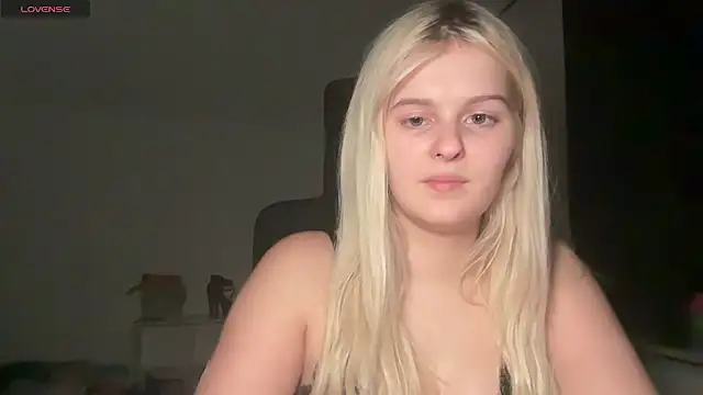 Snapshot of Allylove03 chatting on 09/26/25, 06:34 Allylove03 online show from 09/26/25, 06:34