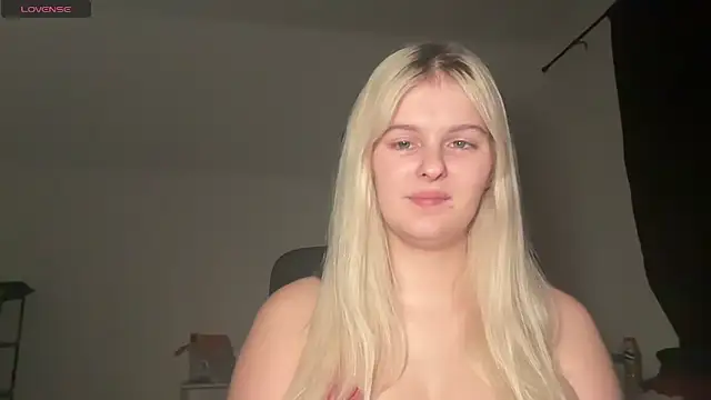 Snapshot of Allylove03 chatting on 10/06/25, 05:54 Allylove03 online show from 10/06/25, 05:54