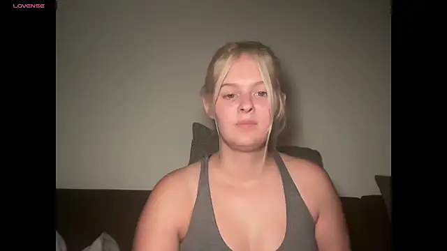 Snapshot of Allylove03 chatting on 11/01/25, 08:44 Allylove03 online show from 11/01/25, 08:44