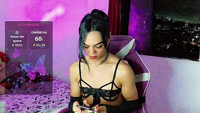 Snapshot of Ms-Zoehans chatting on 10/13/25, 03:28 Ms-Zoehans online show from 10/13/25, 03:28