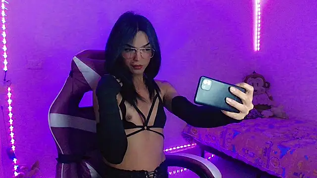 Snapshot of Ms-Zoehans chatting on 11/21/25, 01:48 Ms-Zoehans online show from 11/21/25, 01:48