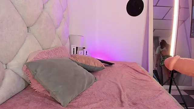 alessiaferry online show from 04/24/26, 02:19