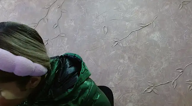 Miabonnett  online show from 02/22/25, 12:08