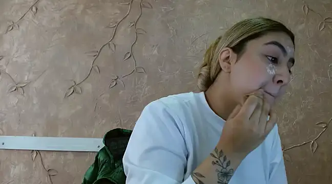 Miabonnett  online show from 03/18/25, 12:03