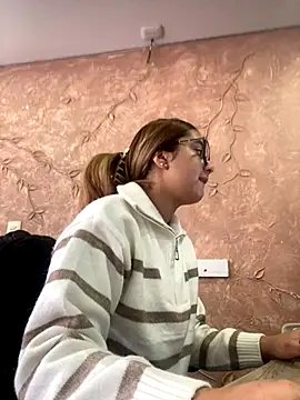 Miabonnett  online show from 09/19/25, 11:55