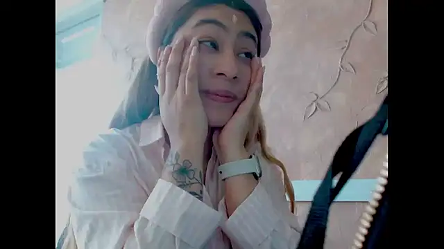 Miabonnett  online show from 10/01/25, 12:11