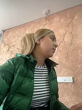 Miabonnett  online show from 10/18/25, 12:06