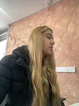 Miabonnett  online show from 11/04/25, 12:04