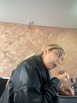 Miabonnett  online show from 11/21/25, 12:15