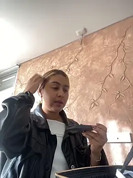 Miabonnett  online show from 11/26/25, 12:17