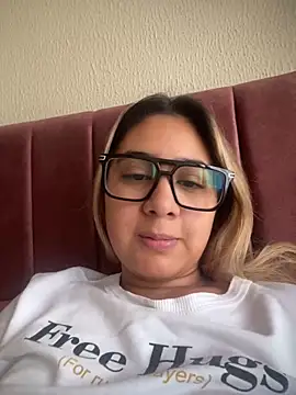 Miabonnett  online show from 03/03/26, 12:00