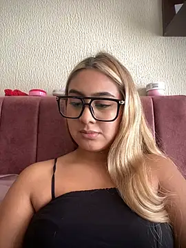 Miabonnett  online show from 04/18/26, 07:07